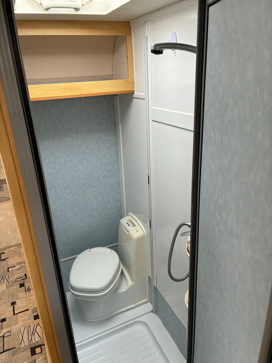 Sterling Europa 470 Caravan - Image 2