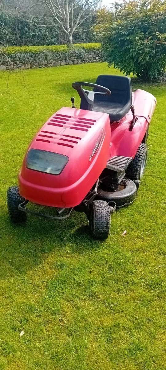 Ride on lawnmower - Image 1