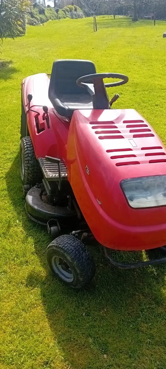 Ride on lawnmower - Image 2