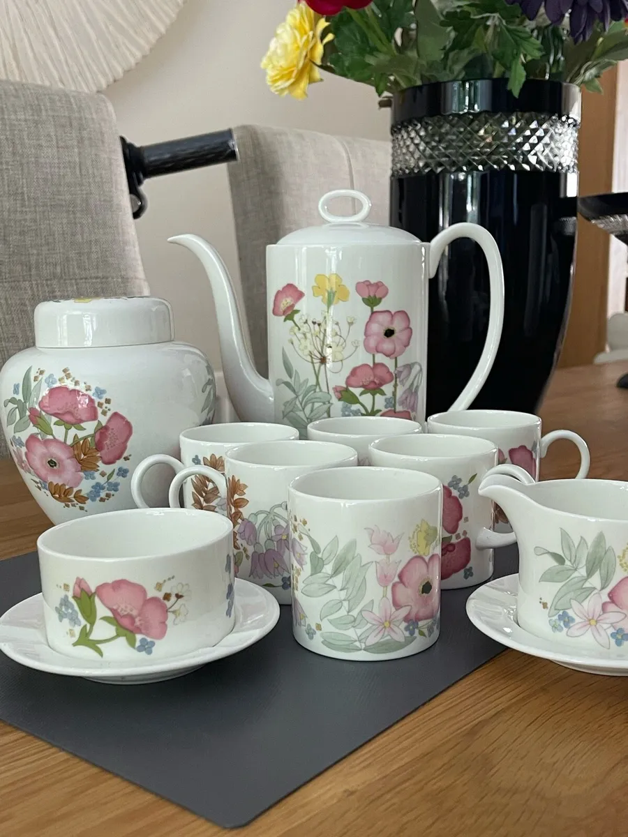 Wedgwood meadow sweet coffee set etc - Image 1