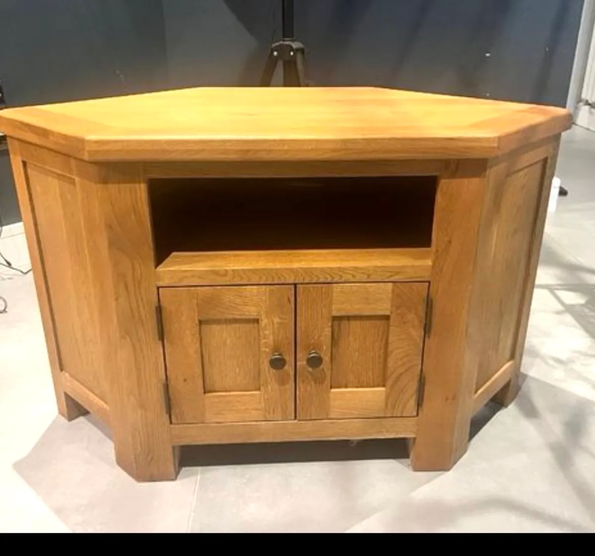 Solid oak tv corner unit - Image 1