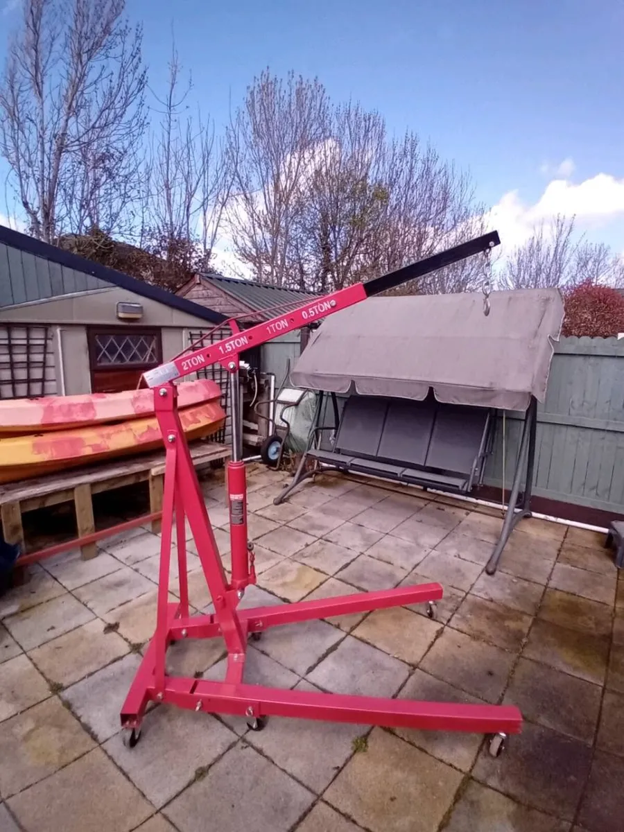 Engine hoist & jump starter/charger - Image 1