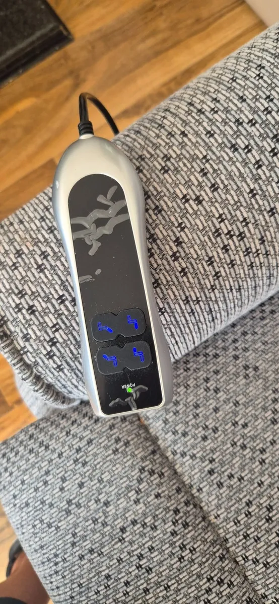 LIFT AND TILT RECLINER CHAIR LIKE NEW - Image 2