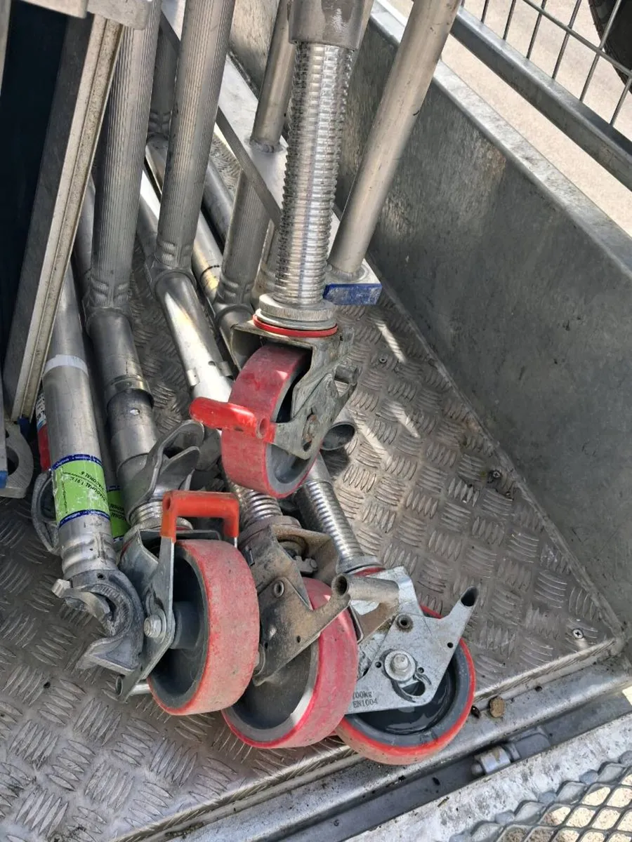 Tower scaffolding - Image 1