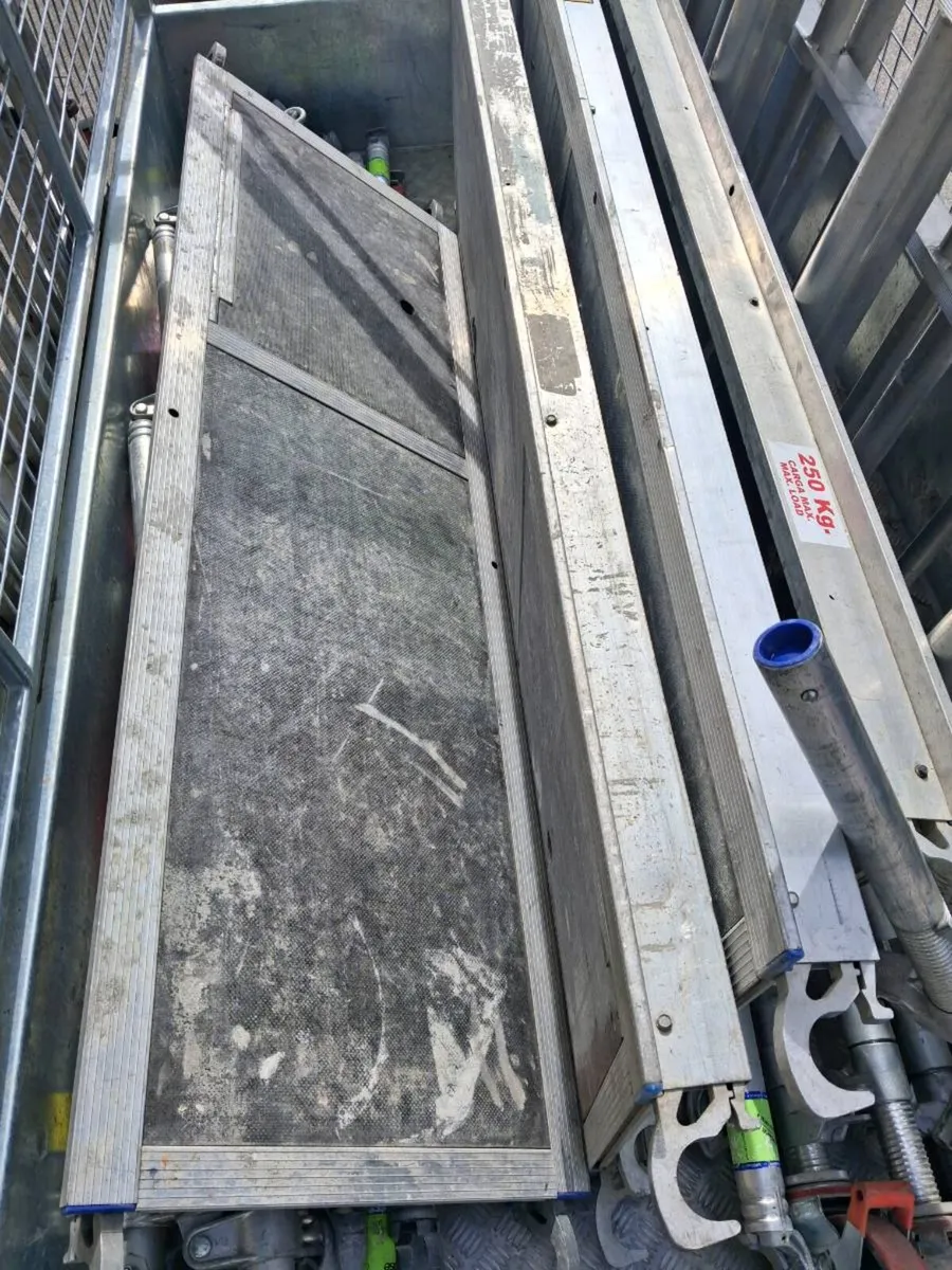 Tower scaffolding - Image 2