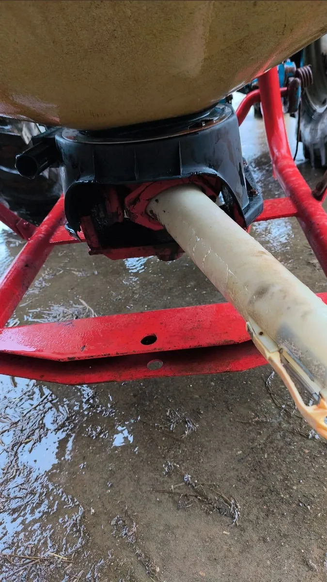Abbey fertilizer spreader - Image 2