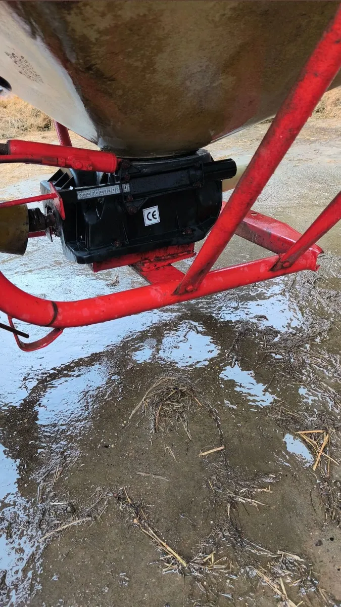 Abbey fertilizer spreader - Image 3