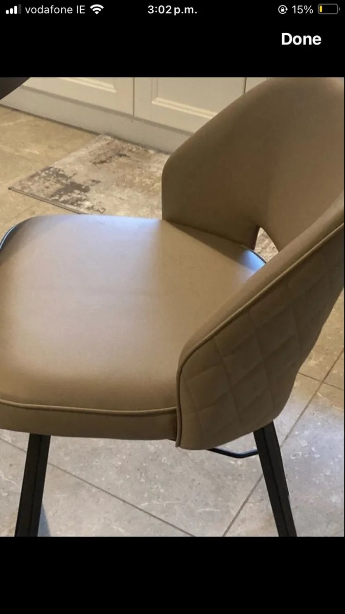 Kitchen island and stools - Image 2