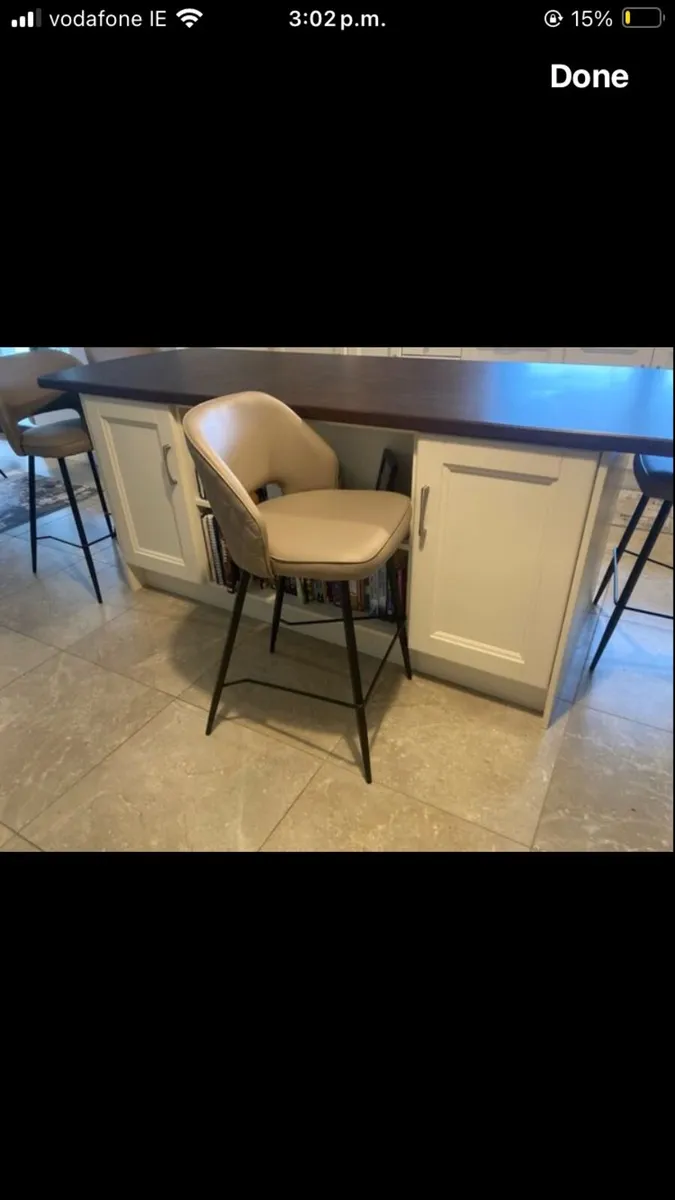 Kitchen island and stools - Image 4