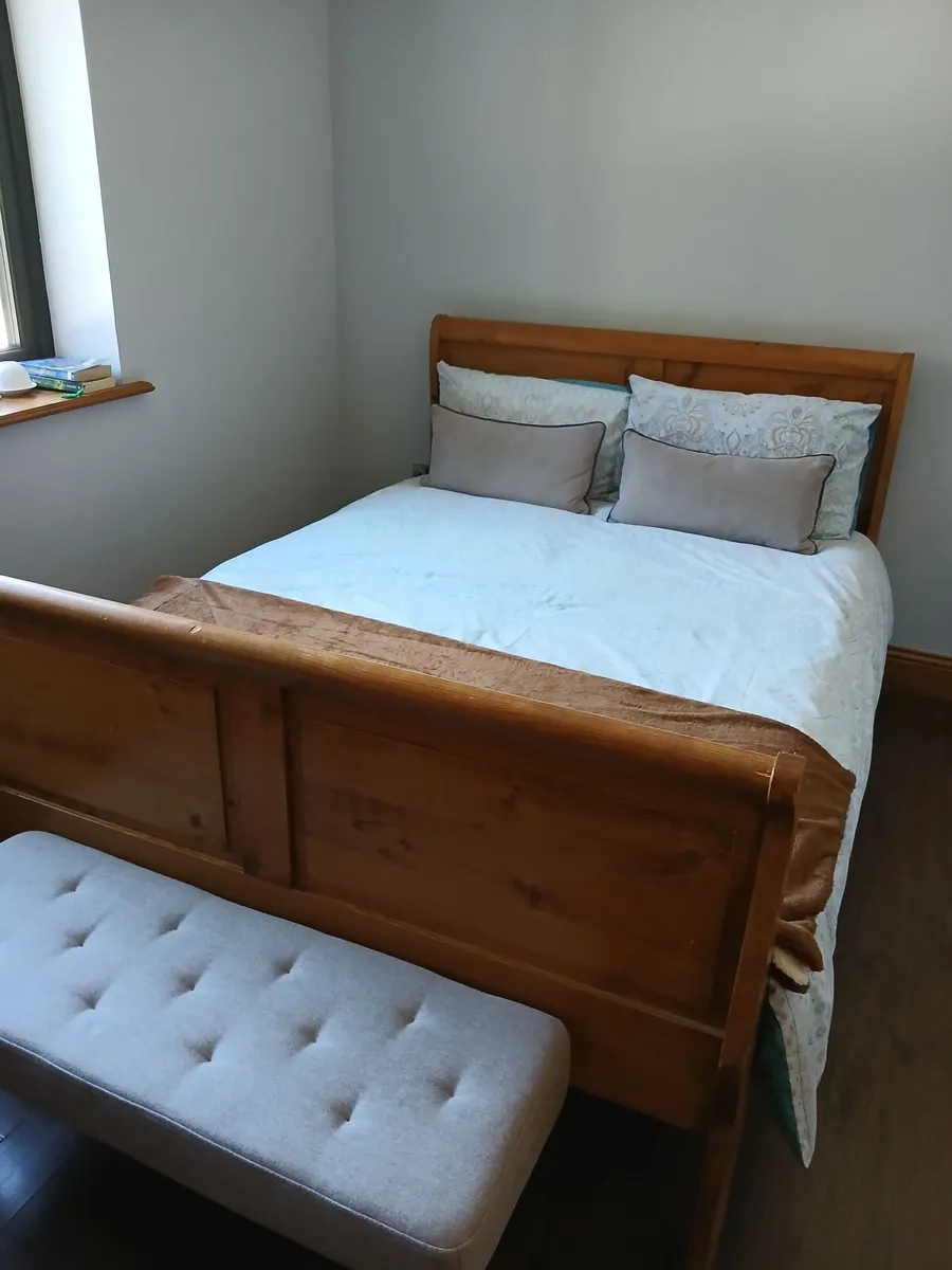 Solid Oak Double bed 4ft 6 - Image 1