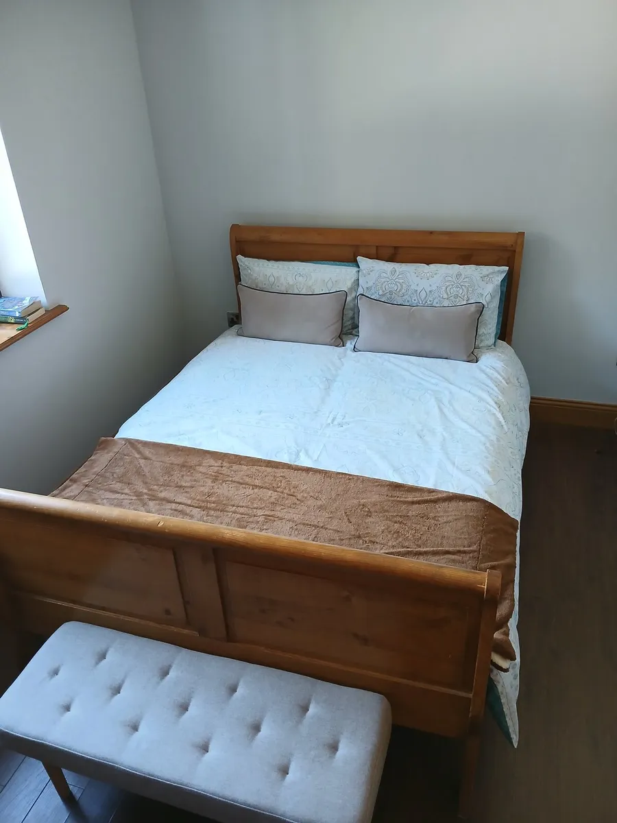 Solid Oak Double bed 4ft 6 - Image 2