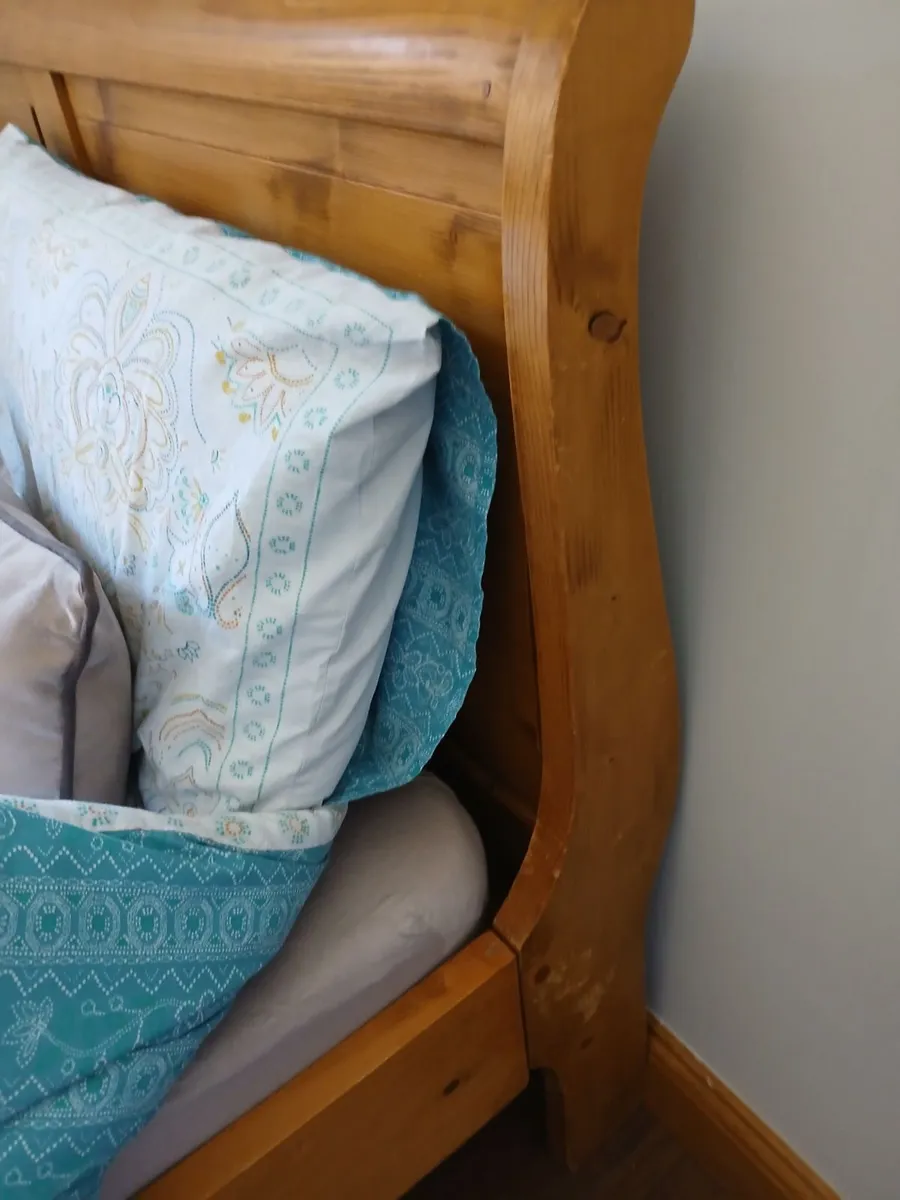 Solid Oak Double bed 4ft 6 - Image 4