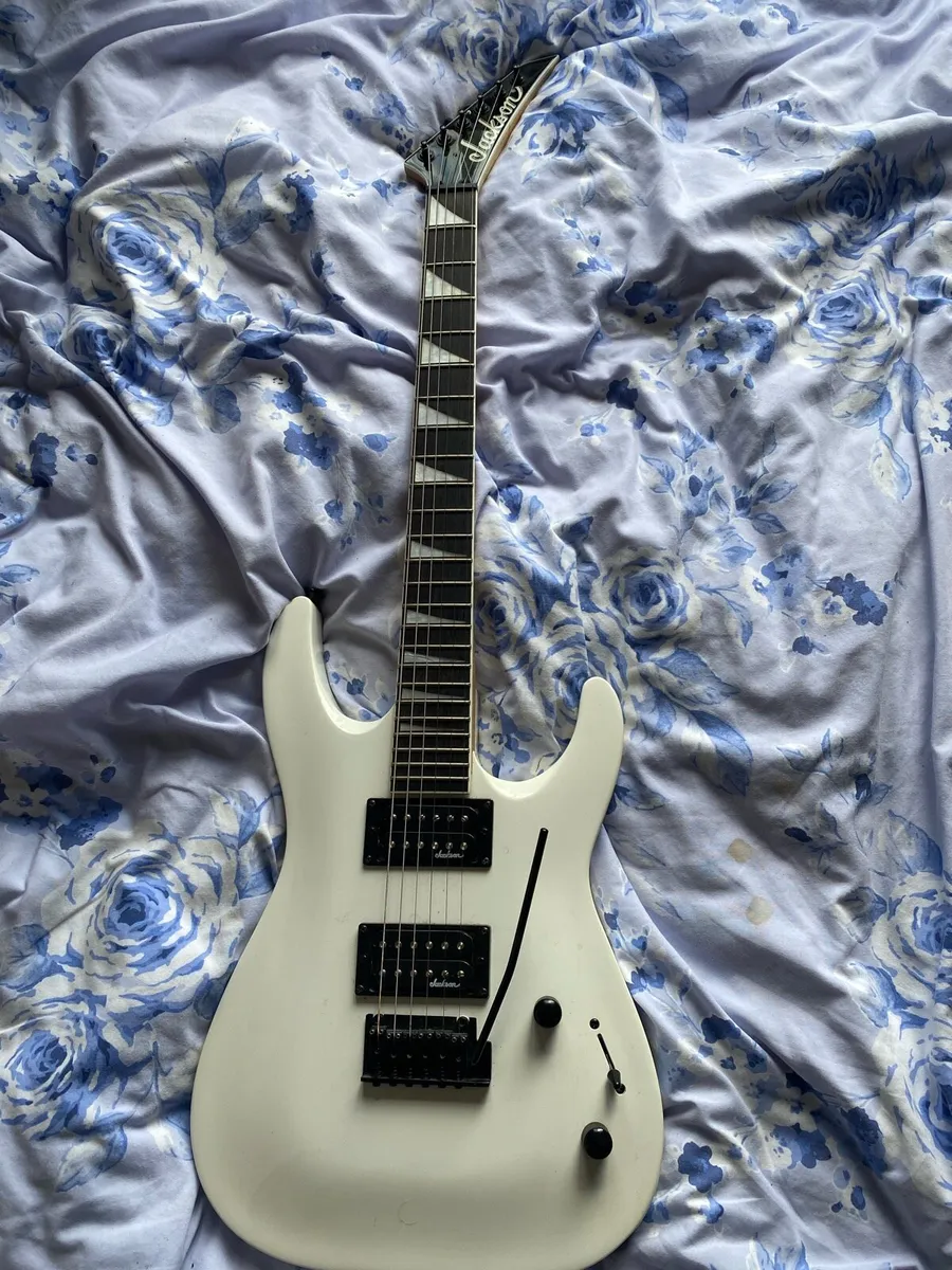 Jackson Dinky + strings - Image 1