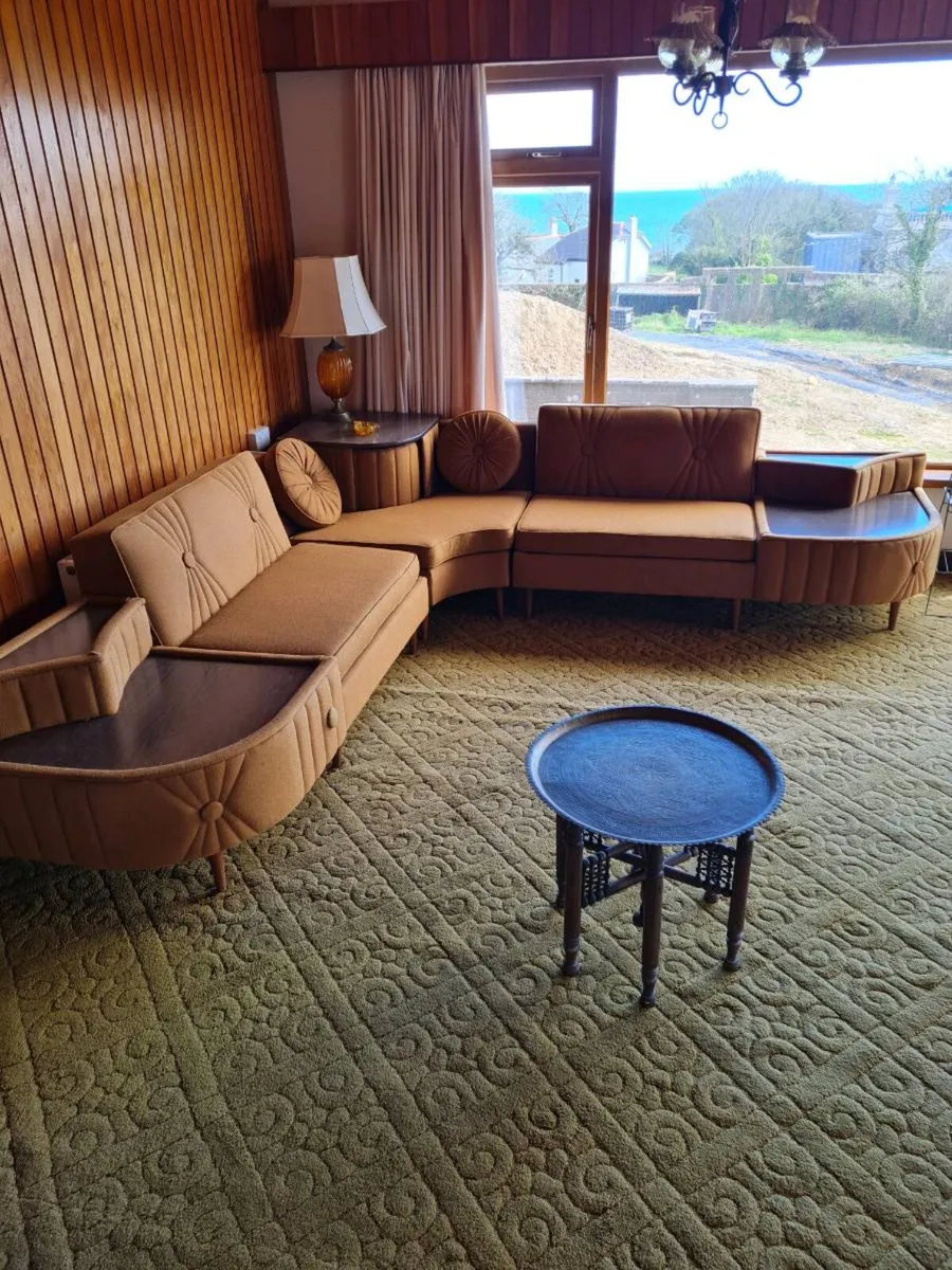 Retro style sofa with lamps - Image 3