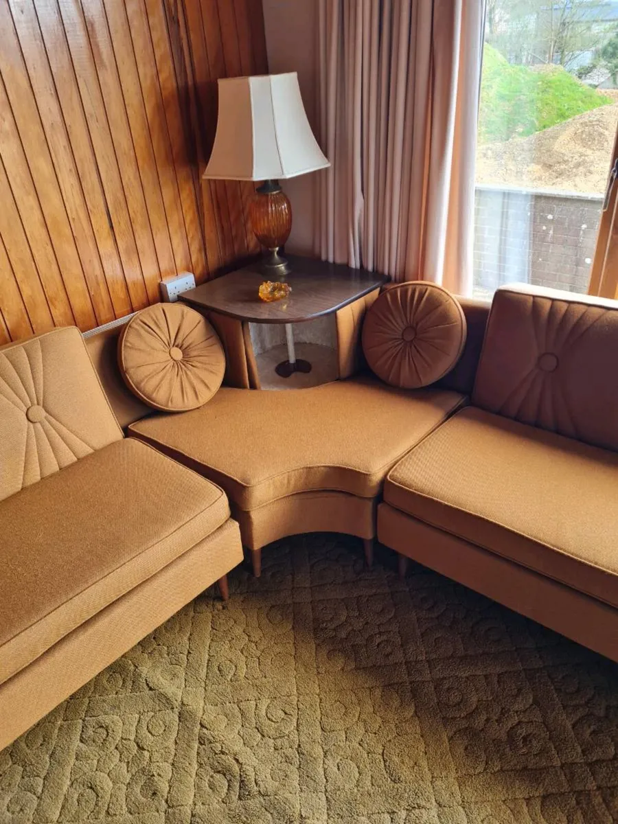 Retro style sofa with lamps - Image 4