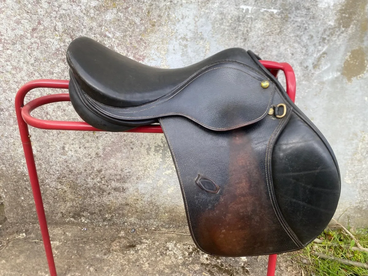 Leather pony jump saddle - Image 1
