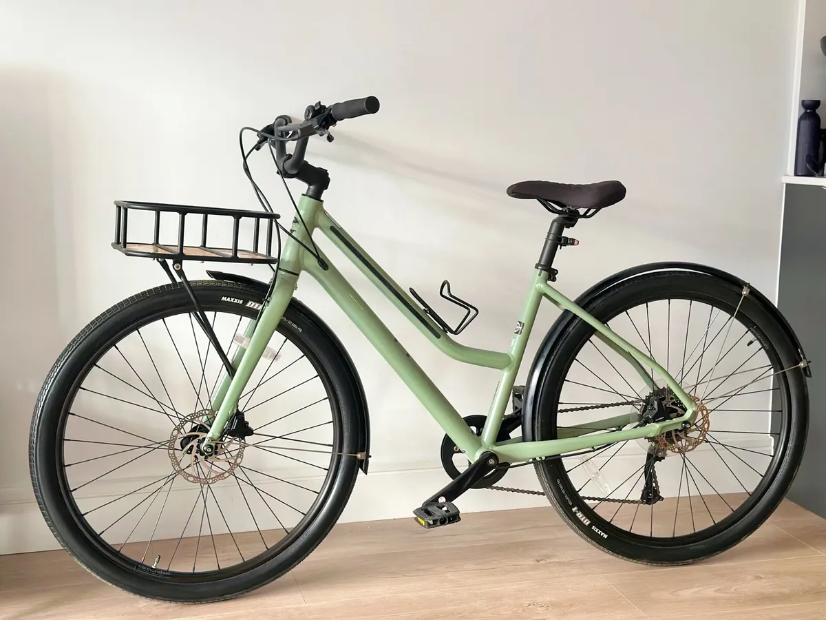 Cannondale Treadwell hybrid bike - Image 1