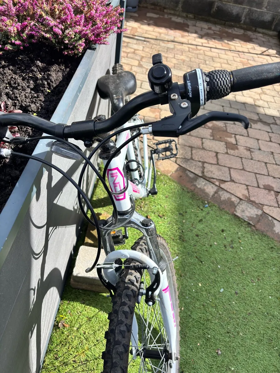 Girls bike - Image 2