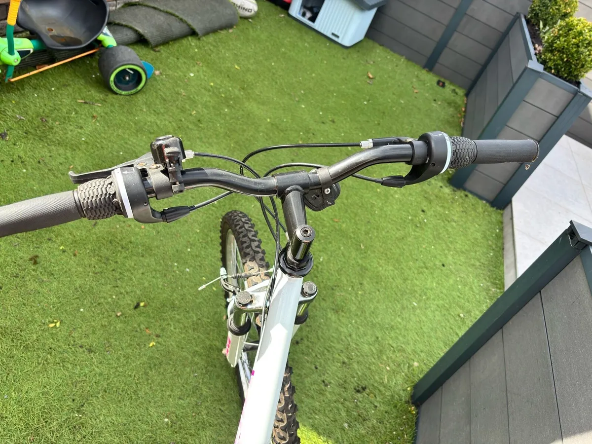 Girls bike - Image 3