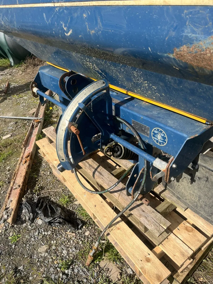 Fertiliser spreader - Image 2