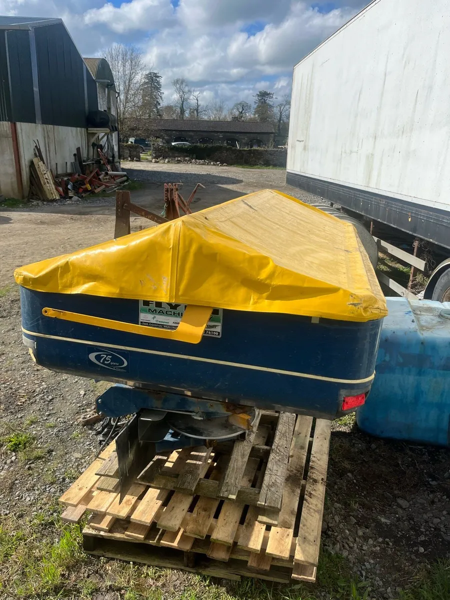 Fertiliser spreader - Image 3