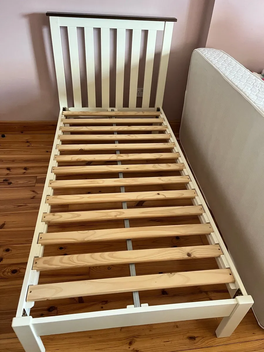 Single bed frame and mattress - Image 1