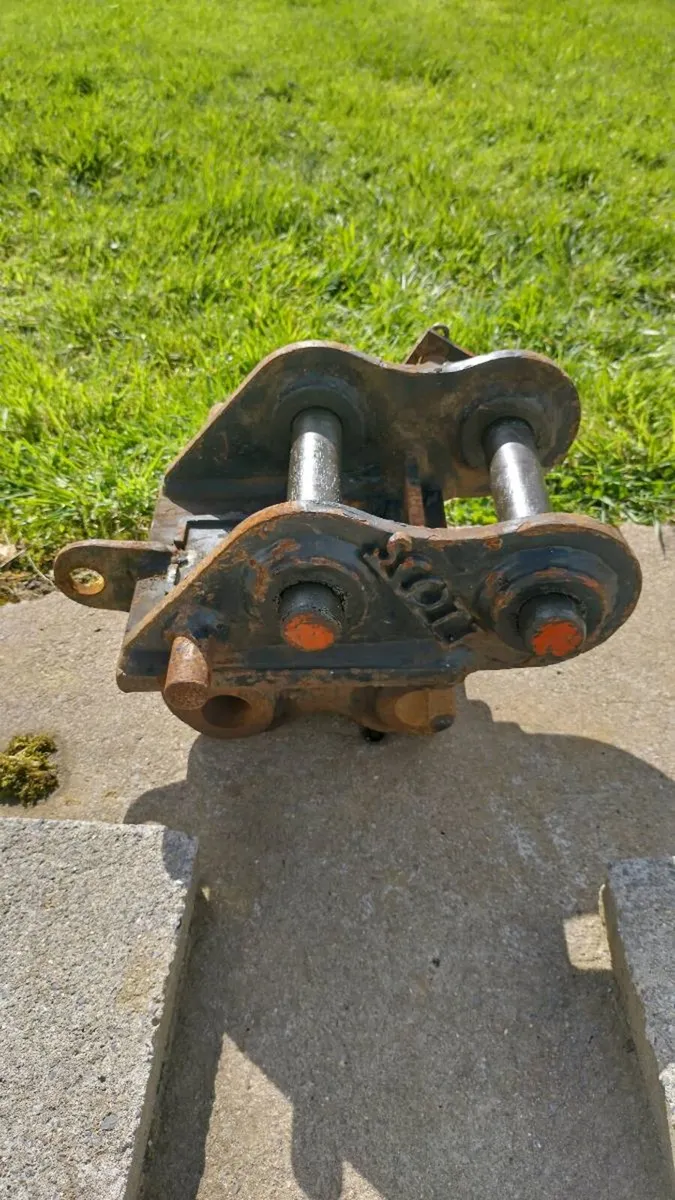 Mini digger 35mm Manual hitch - Image 1