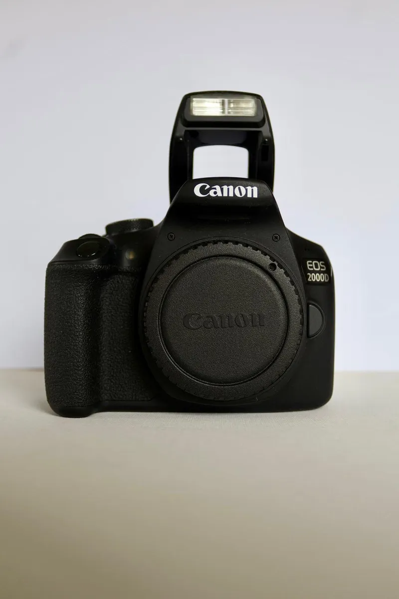 Canon EOS 2000D - Image 2