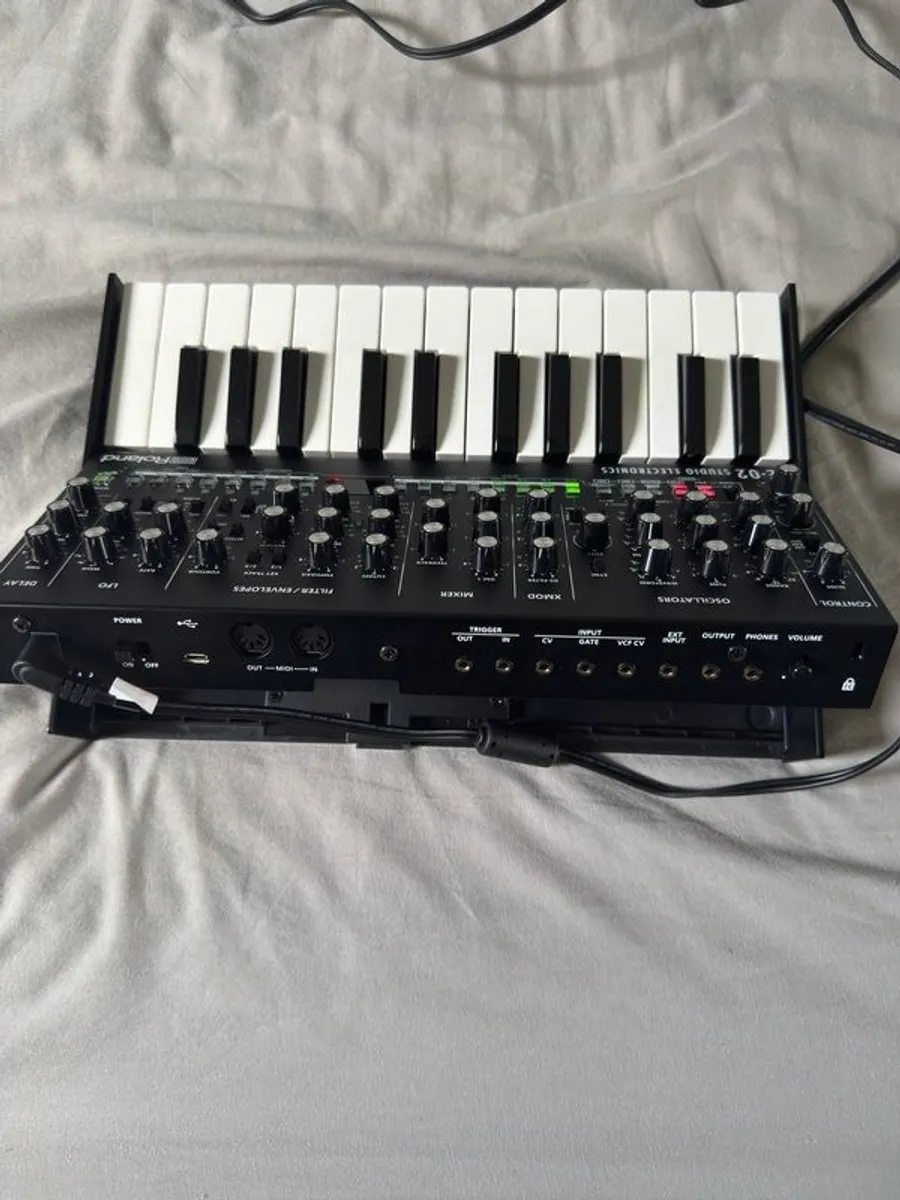 Roland SE-02 + Roland K-25m Excellent Condition Barely Used - Image 2