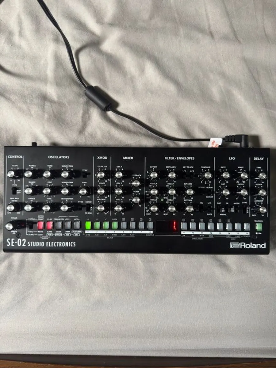 Roland SE-02 + Roland K-25m Excellent Condition Barely Used - Image 4