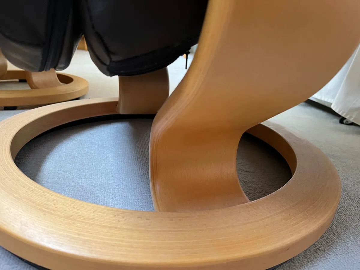 Stressless Recliner chair and stool - Image 2