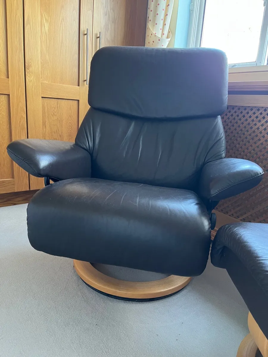 Stressless Recliner chair and stool - Image 1