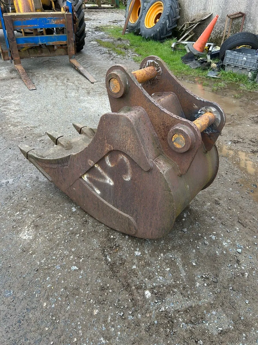 2 foot Digger bucket 13 ton 65mm pins - Image 2