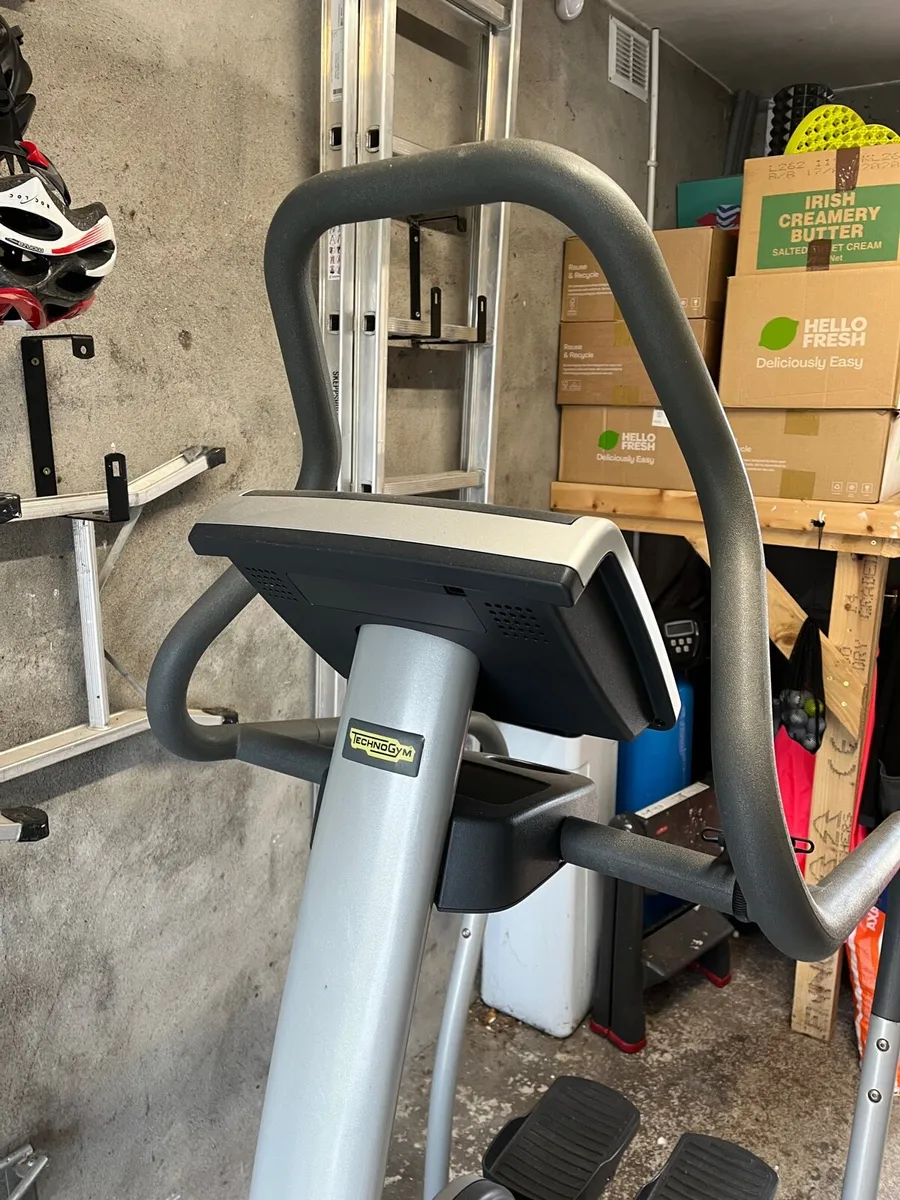 Cross trainer - Image 1