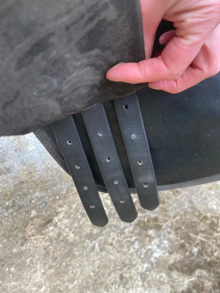 Thorowgood saddle post included 17” - Image 2