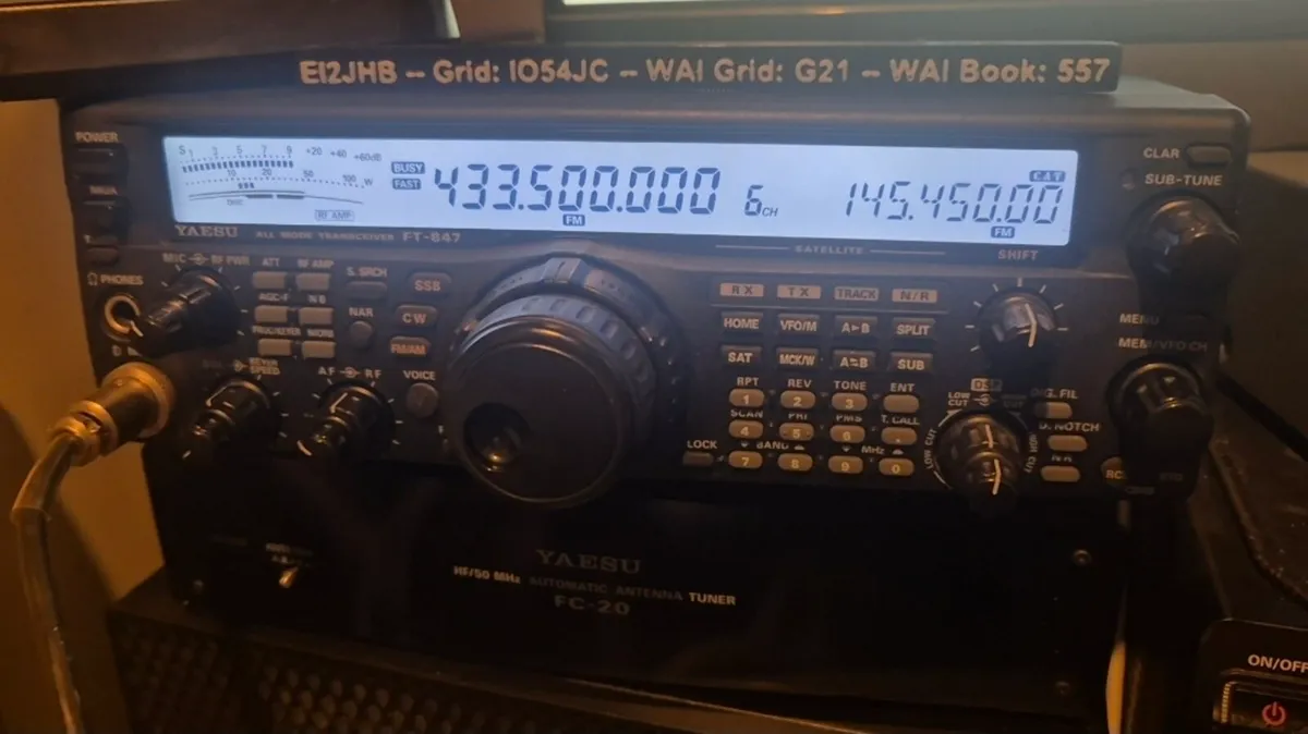 Yaesu FT847 C2 and Matching FC-20 ATU - Image 2