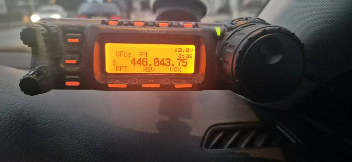 YAESU FT-857D - Image 1