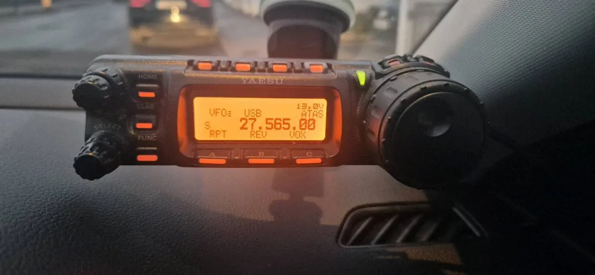 YAESU FT-857D - Image 2