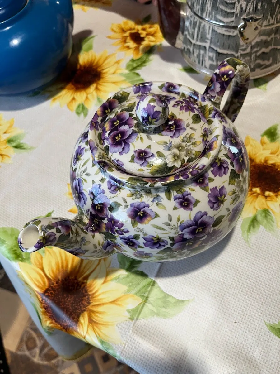 Selection of teapots - Image 2