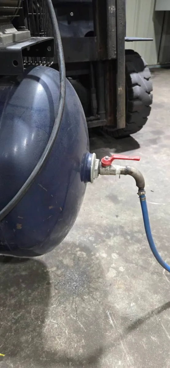 Air compressor - Image 2