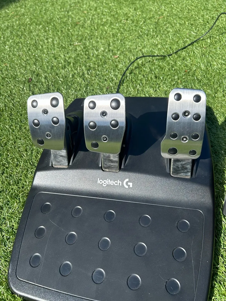 Gaming racing wheel and pedals - Image 3