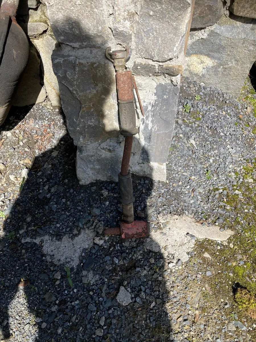 Single head hand scabbler.