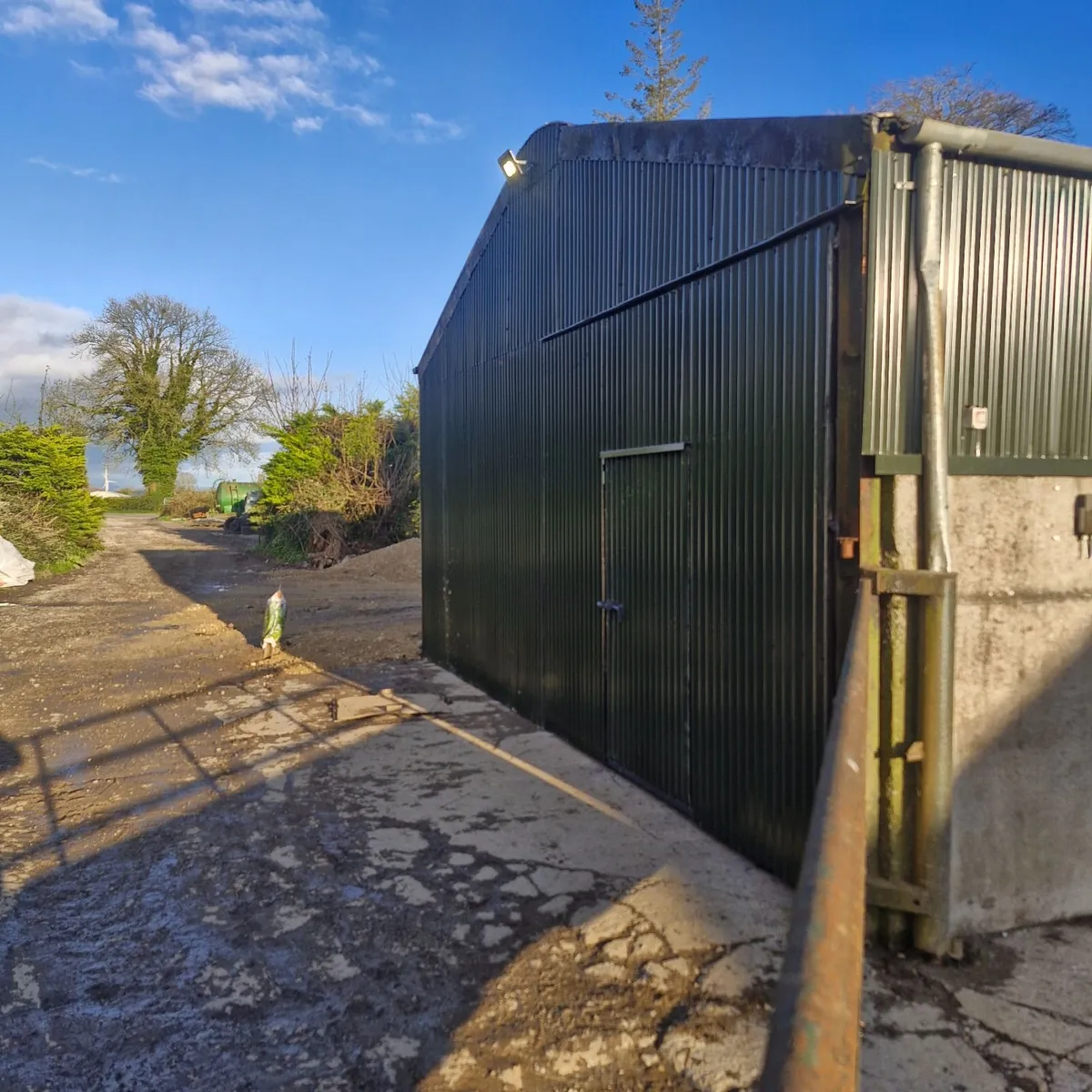 Yard / storage sheds/workshop shed to convert and - Image 1