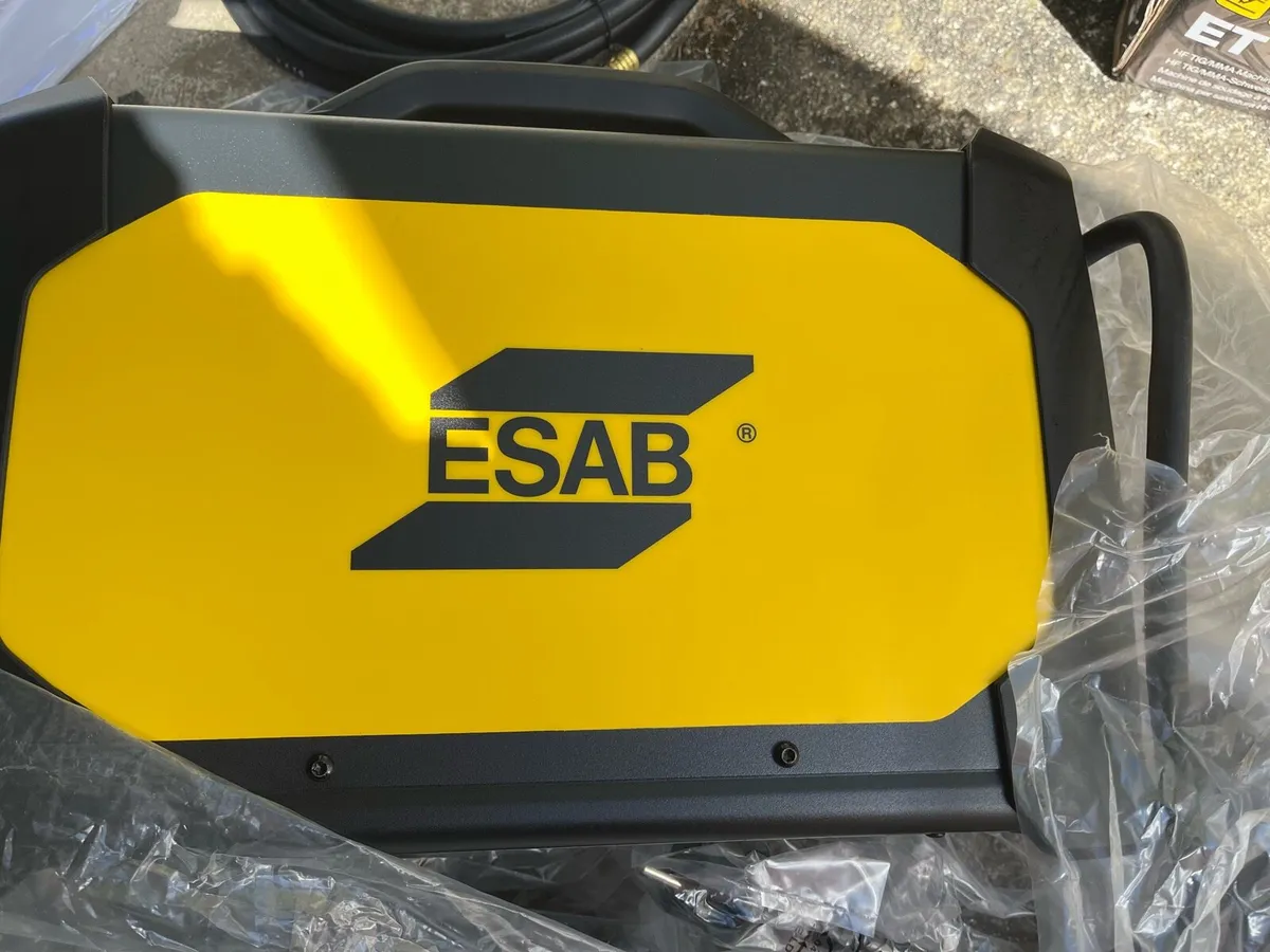 ESAB TIG WELDER model ET 200i P - Image 3