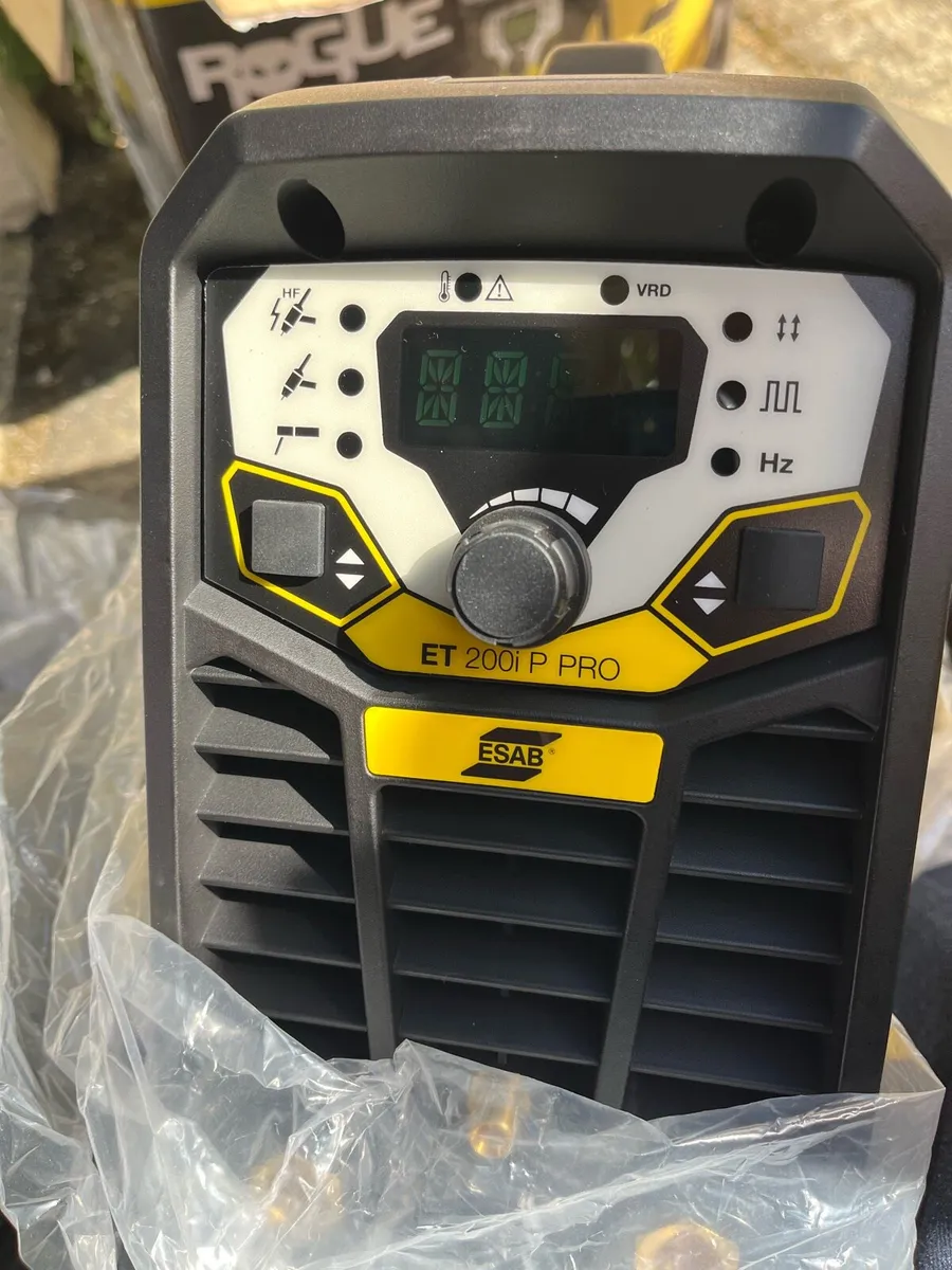 ESAB TIG WELDER model ET 200i P - Image 1