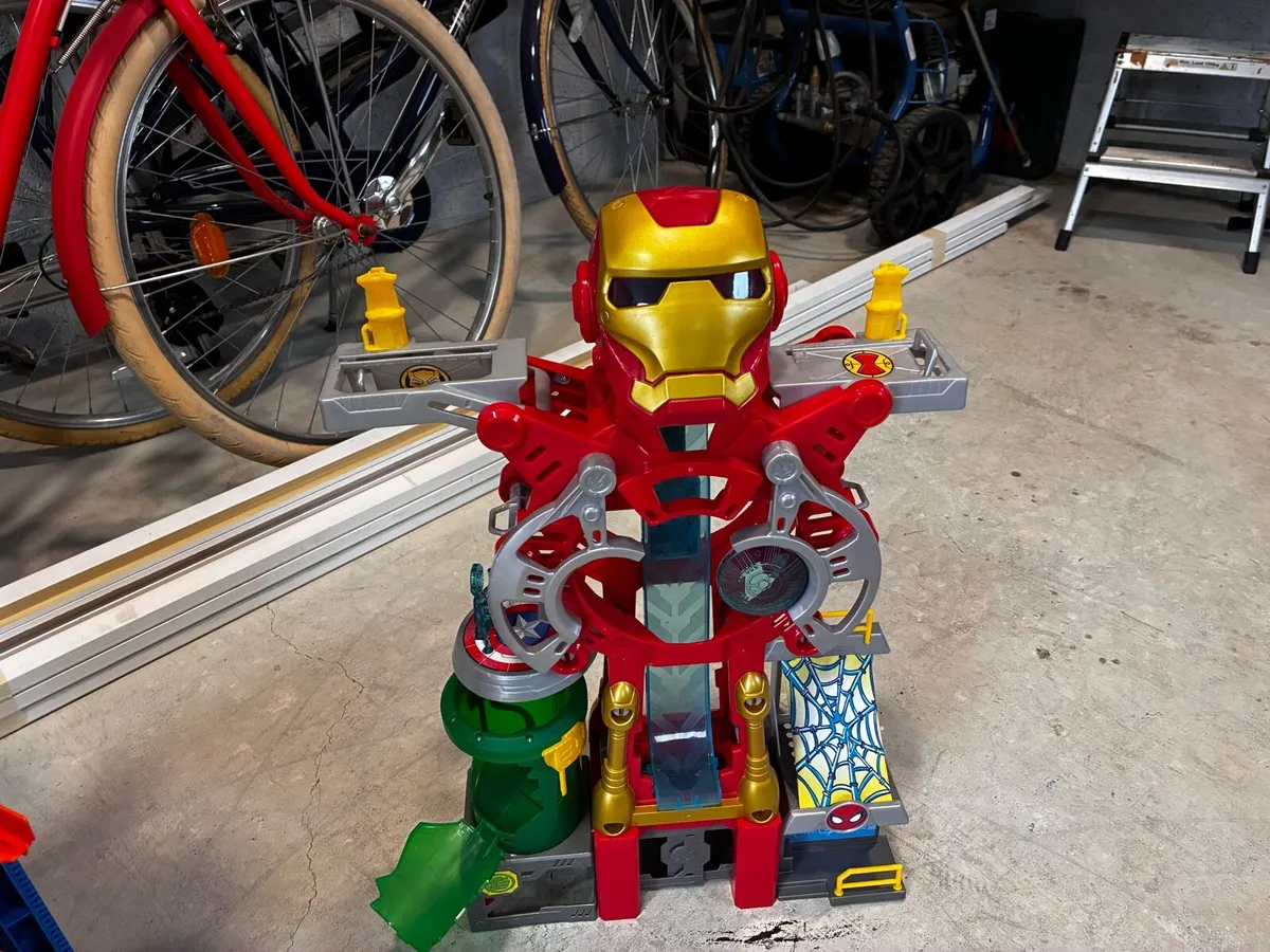 FREE***** Hot Wheels Garage - Image 2