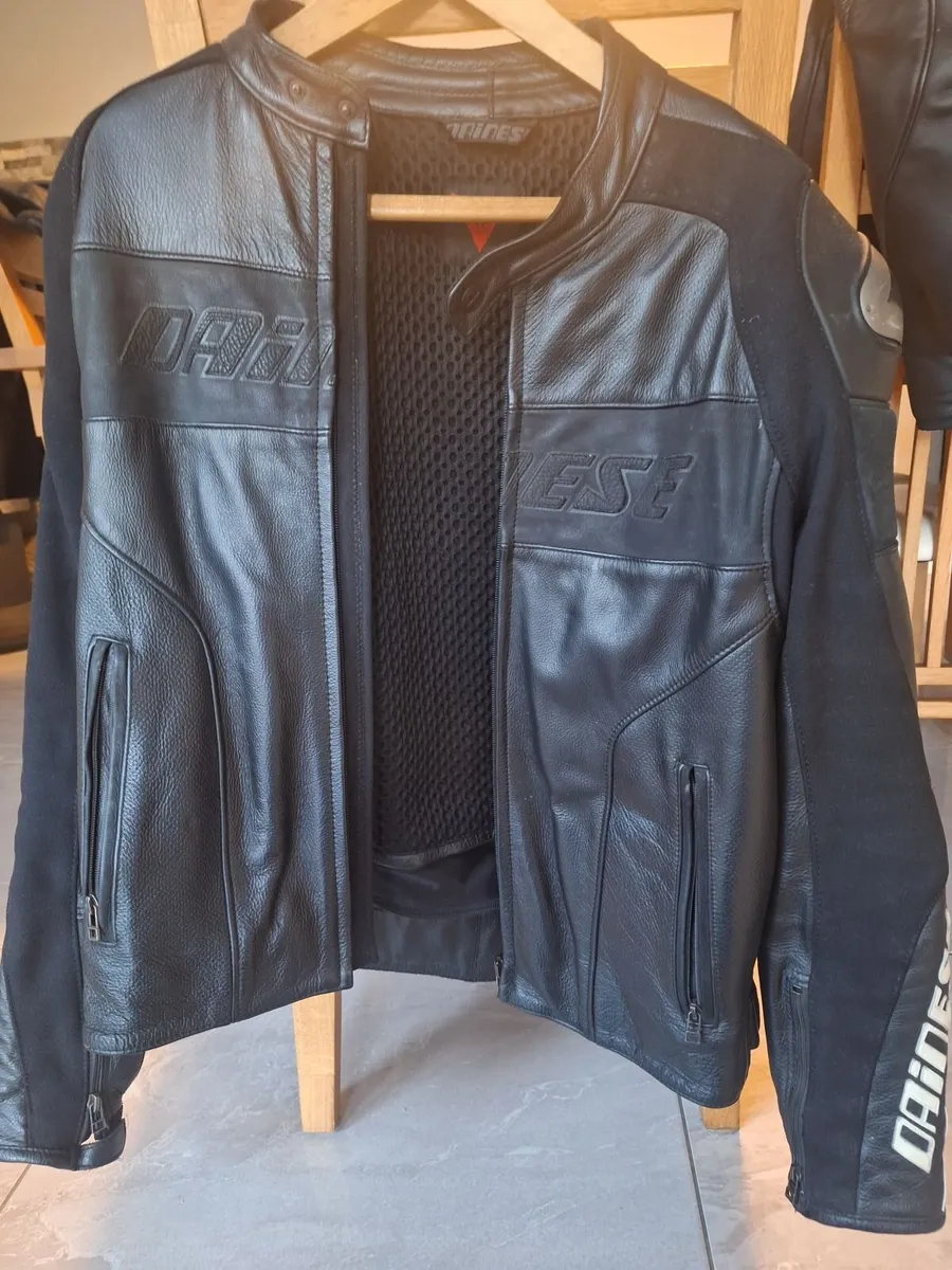 Motorcycle dainese leather 2 piece suit - Image 3
