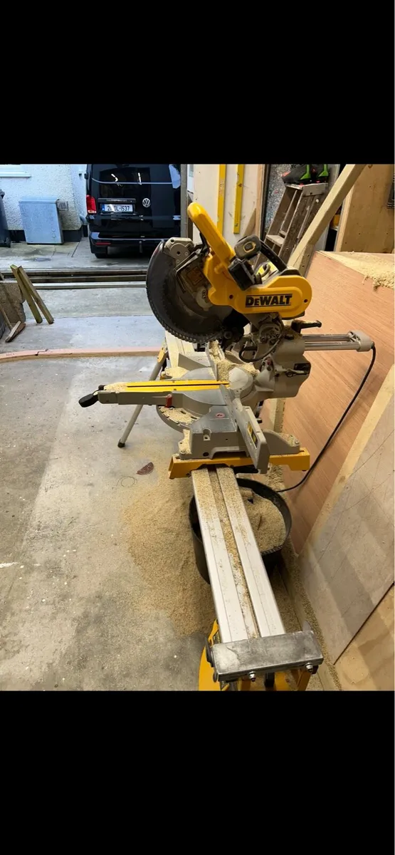 DEWALT Miter saw and table saw - Image 1