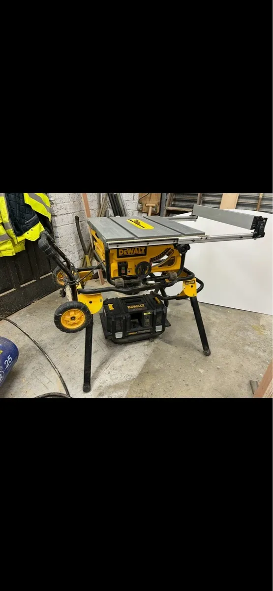 DEWALT Miter saw and table saw - Image 4