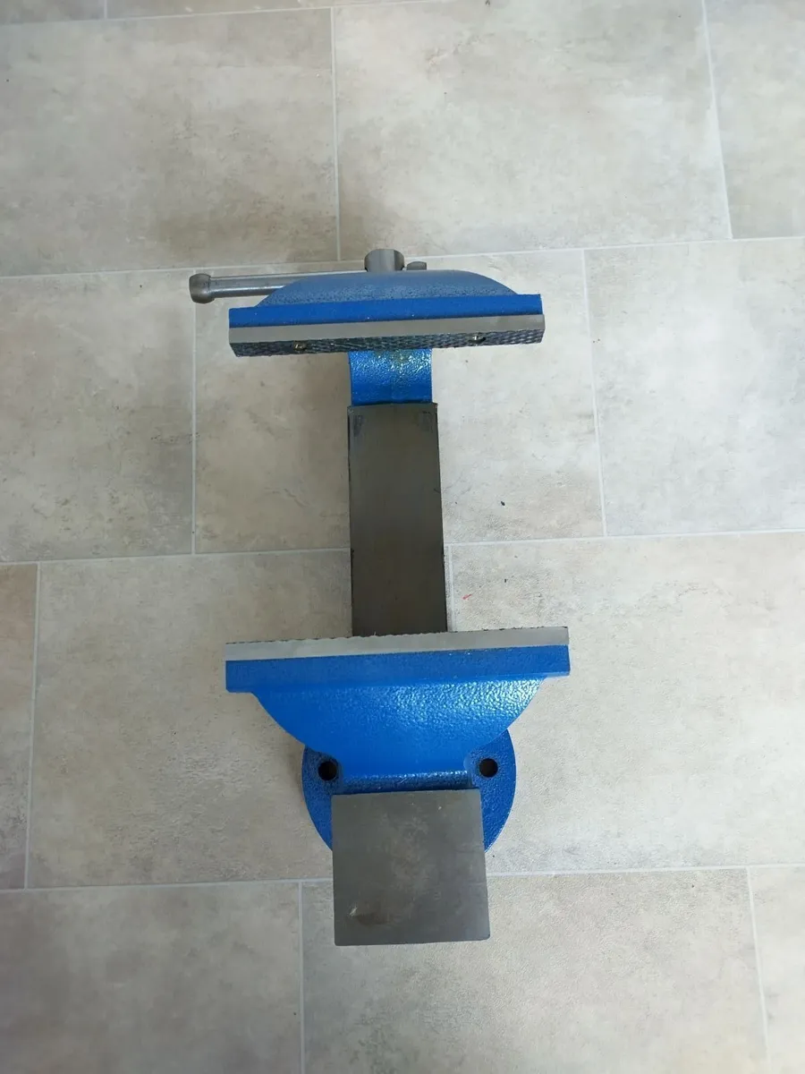 200mm Heavy Duty Bench Vice With Steel Jaws - Image 4